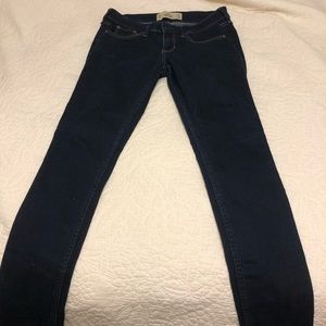 DARK BLUE HOLLISTER SUPER SKINNY JEANS NO RIPS